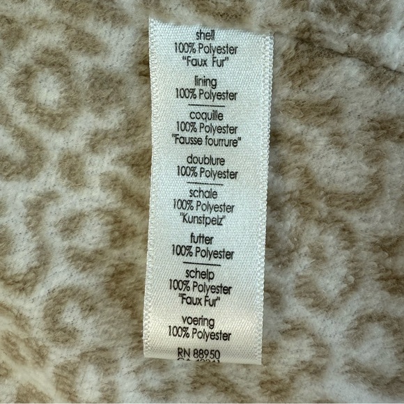 PJ Salvage Women’s Fluffy White Faux Fur Vest. Size Small - Picture 5 of 6